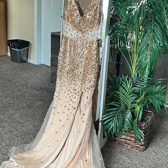 HEBEOS Exquisite, high end gown - Picture 1 of 3